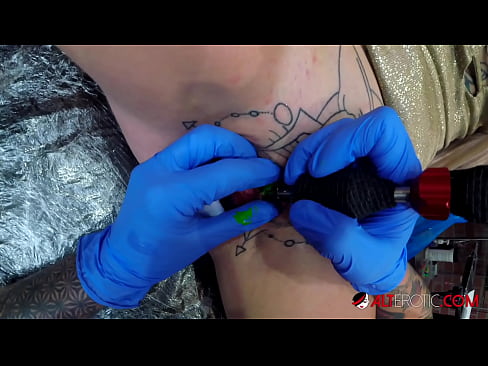 ❤️ Äärimmäisen tatuoitu hottie Sully Savage sai tatuoinnin klitorikseen ❤❌ Venäläinen porno at fi.xxxhdporn.ru